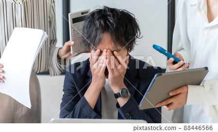 Business scene busy panic harassment Business scene busy panic harassment 88446566