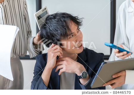 Business scene busy panic harassment Business scene busy panic harassment 88446570