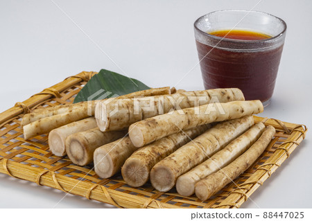 Burdock and tea 88447025