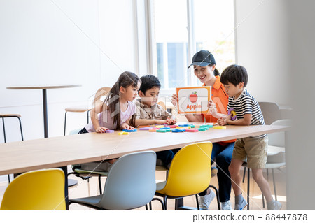 English conversation class Shooting cooperation: Japanese language school attached to Chuo Technical School English conversation class Shooting cooperation: Japanese language school attached to Chuo Technical School 88447878