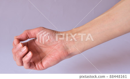 Skinny man's wrist 88448161