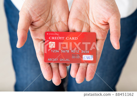 Middle women with credit card Middle women with credit card 88451162