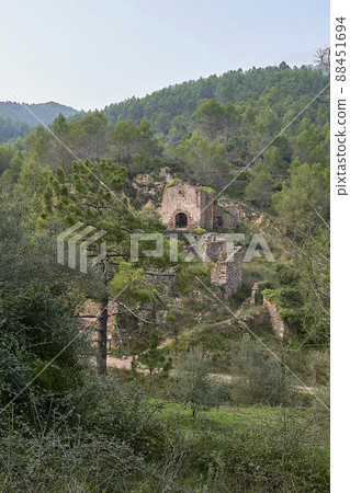 Jinquer, Castellon Spain. Houses in ruins of an abandoned village Jinquer, Castellon Spain. Houses in ruins of an abandoned village 88451694