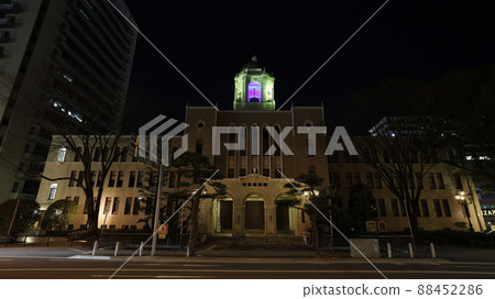 靜岡市政廳主政府大樓葵塔以烏克蘭國旗的顏色照亮,以抗議俄羅斯入侵烏克蘭 靜岡市政廳主政府大樓葵塔以烏克蘭國旗的顏色照亮,以抗議俄羅斯入侵烏克蘭 88452286