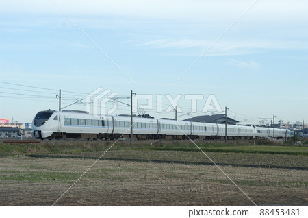 北陸本線 Nonoichi-Matto JR West 683 系列 T26 + T18 編隊(金澤)雷鳥 北陸本線 Nonoichi-Matto JR West 683 系列 T26 + T18 編隊(金澤)雷鳥 88453481