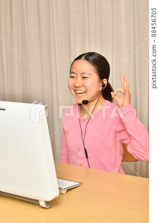 做遠程工作的女孩 做遠程工作的女孩 88456705