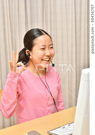 做遠程工作的女孩 做遠程工作的女孩 88456707