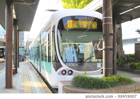 Hiroshima Station Station / Hiroshima Electric Railway / Type 5100 / Green Mover Max / Matsubara-cho, Minami-ku, Hiroshima City, Hiroshima Prefecture 88459007