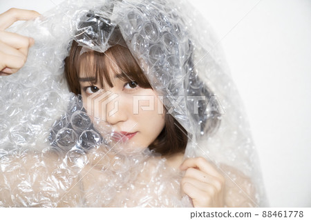 Packing materials and portraits of women 88461778