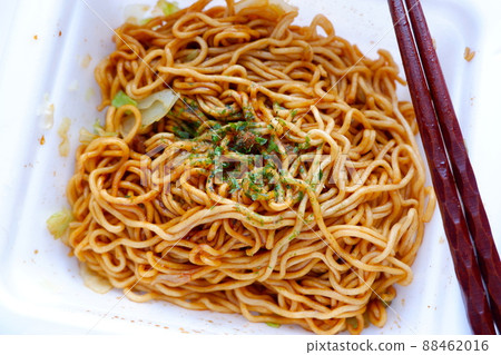 Cup fried noodles 88462016