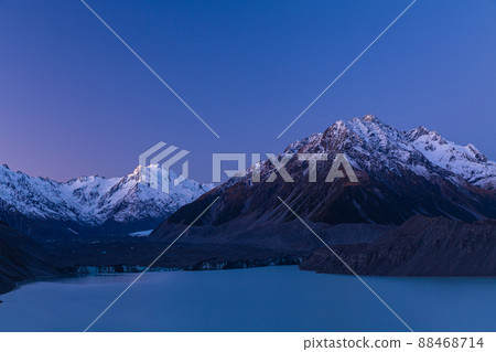 新西蘭黃昏時分，庫克山國家公園的塔斯曼冰川湖和馬爾特布倫湖 88468714