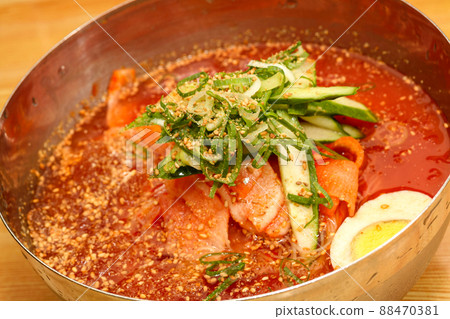 Cold noodles, a typical Korean dish 88470381