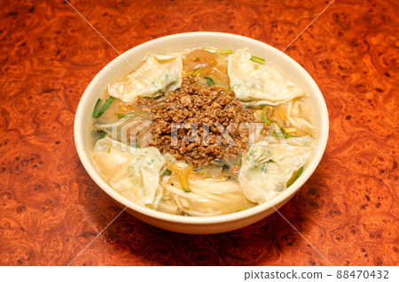 Kal-guksu，一種流行的韓國麵條 88470432