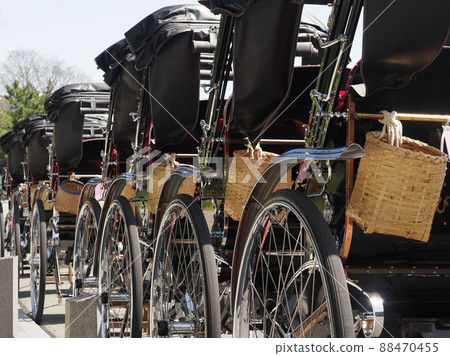 A convoy of rickshaws waiting for customers 88470455