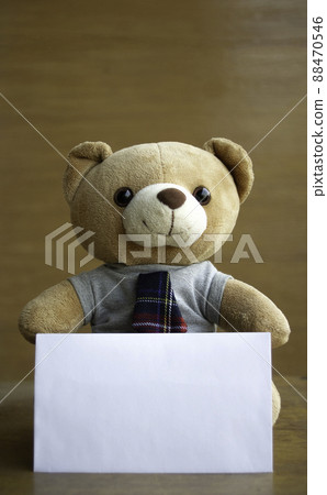 Portrait portrait brown teddy bears and white blank paper on brown wooden background. Birthday or anniversary card concept. Portrait portrait brown teddy bears and white blank paper on brown wooden background. Birthday or anniversary card concept. 88470546