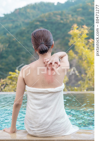 Backview woman red back hotspring 88471277