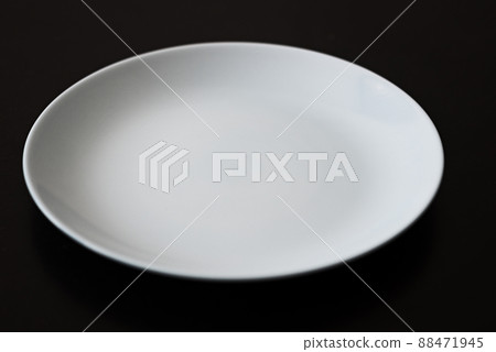 White plate 88471945