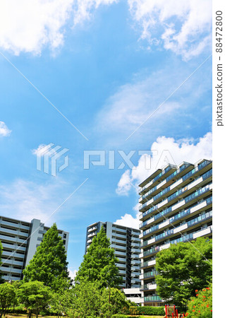 Refreshing blue sky and apartment landscape in the city Refreshing blue sky and apartment landscape in the city 88472800