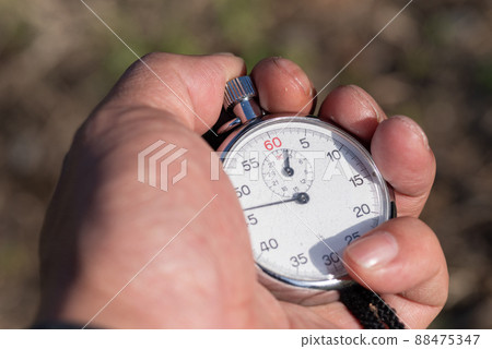 用秒錶測量 88475347