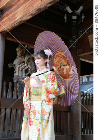 Cute Japanese adult woman, adult furisode location shooting, crown tree gate Cute Japanese adult woman, adult furisode location shooting, crown tree gate 88476089