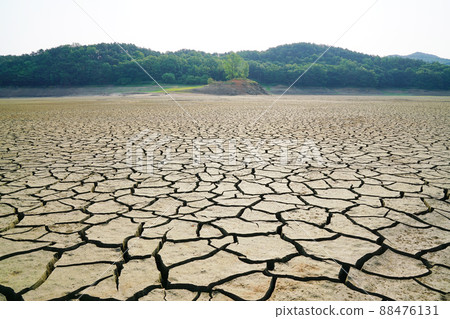 cracked reservoir 88476131