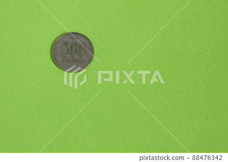 The first 500-yen coin (white bronze coin) 88476342
