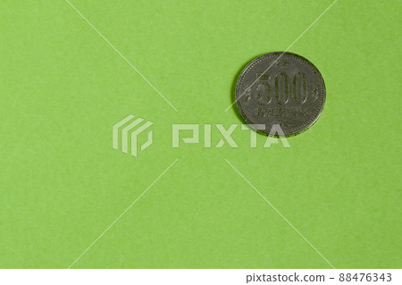 The first 500-yen coin (white bronze coin) 88476343