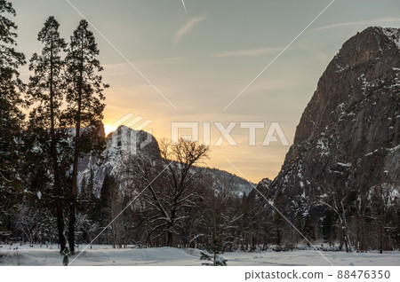 Sunset in Yosemite valley 88476350