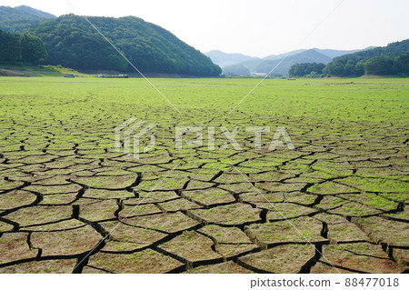 破裂的水庫 88477018