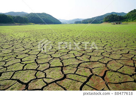 破裂的水庫 88477618