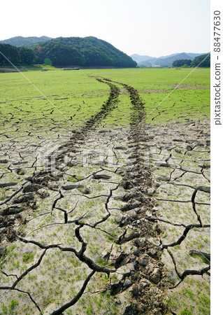 cracked reservoir cracked reservoir 88477630