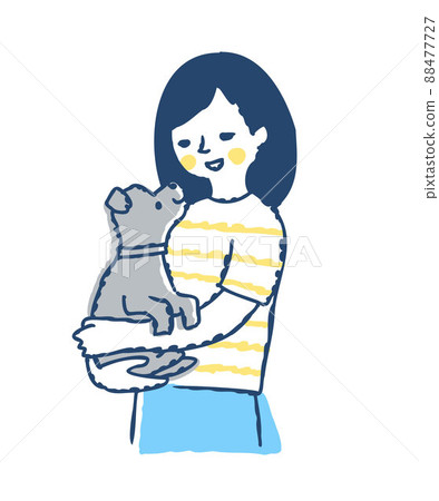 一個微笑的女人抱著一隻小狗 一個微笑的女人抱著一隻小狗 88477727