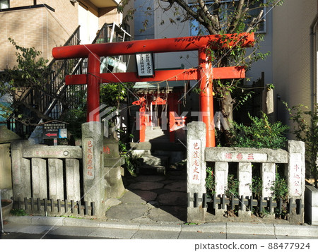 Basho Inari Shrine in Koto Ward (Fukagawa Bashoan Ruins) Basho Inari Shrine in Koto Ward (Fukagawa Bashoan Ruins) 88477924