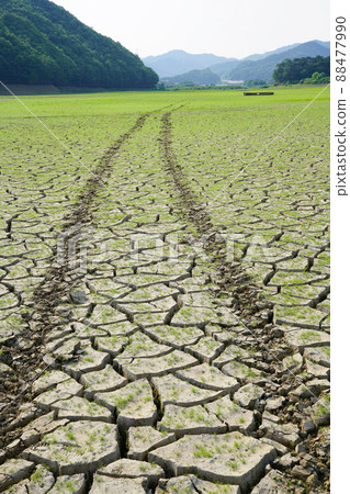 破裂的水庫 破裂的水庫 88477990