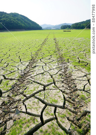 cracked reservoir cracked reservoir 88477998