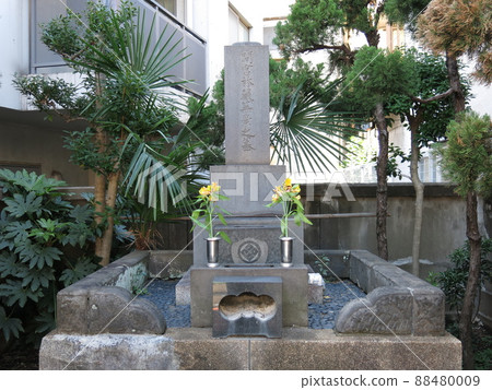 Tomb of the explorer and Mamiya Forest in Koto Ward plain 88480009