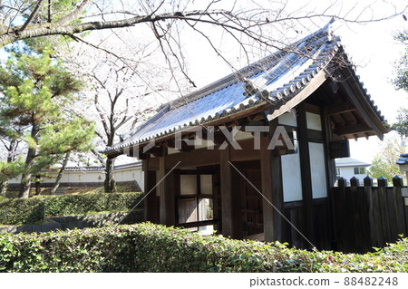 是押志城幾座城門中最宏偉的東門。 是押志城幾座城門中最宏偉的東門。 88482248