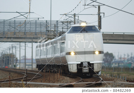 北陸本線加賀-笠間-三河JR西683系S12機關（金澤）白鷺 88482269