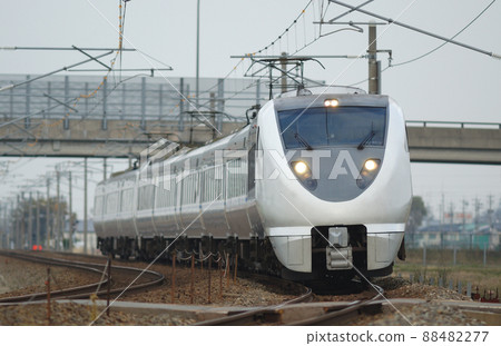 北陸本線加賀-笠間-三河JR西683系列T21+T12編隊（金澤）雷鳥 88482277