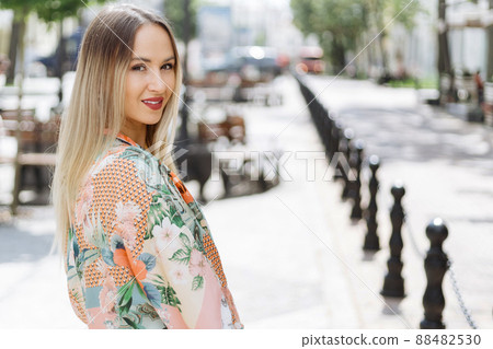 smiling young woman looking at the camera. rear view. 88482530