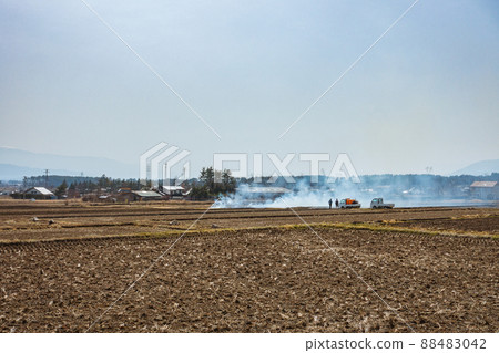 山脊燒風景[春天的安曇野] 88483042