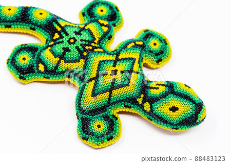 Beautiful huichol tradition pattern crafted lizard 88483123