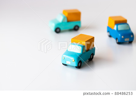 Multiple delivery vehicles 88486253