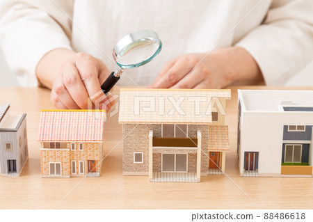 Single-family homes and middle-aged women 88486618