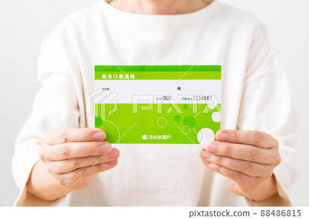 存摺和中間女人 存摺和中間女人 88486815