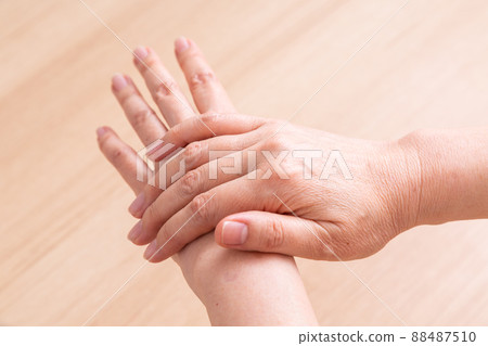 Middle woman's hand 88487510