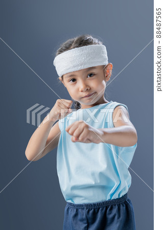 A young girl is practicing fighting and exercising. A young girl is practicing fighting and exercising. 88487565