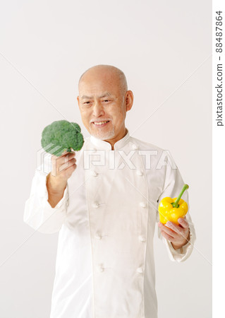 Veteran chef with vegetables Veteran chef with vegetables 88487864
