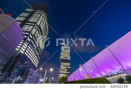 在東京站前俯瞰東京中城八重洲的日本東京城市景觀 = 4 月 7 日 88488140