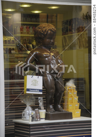 Chocolate version of the famous Manneken Pis statue , Brussels, Belgium. 88488254